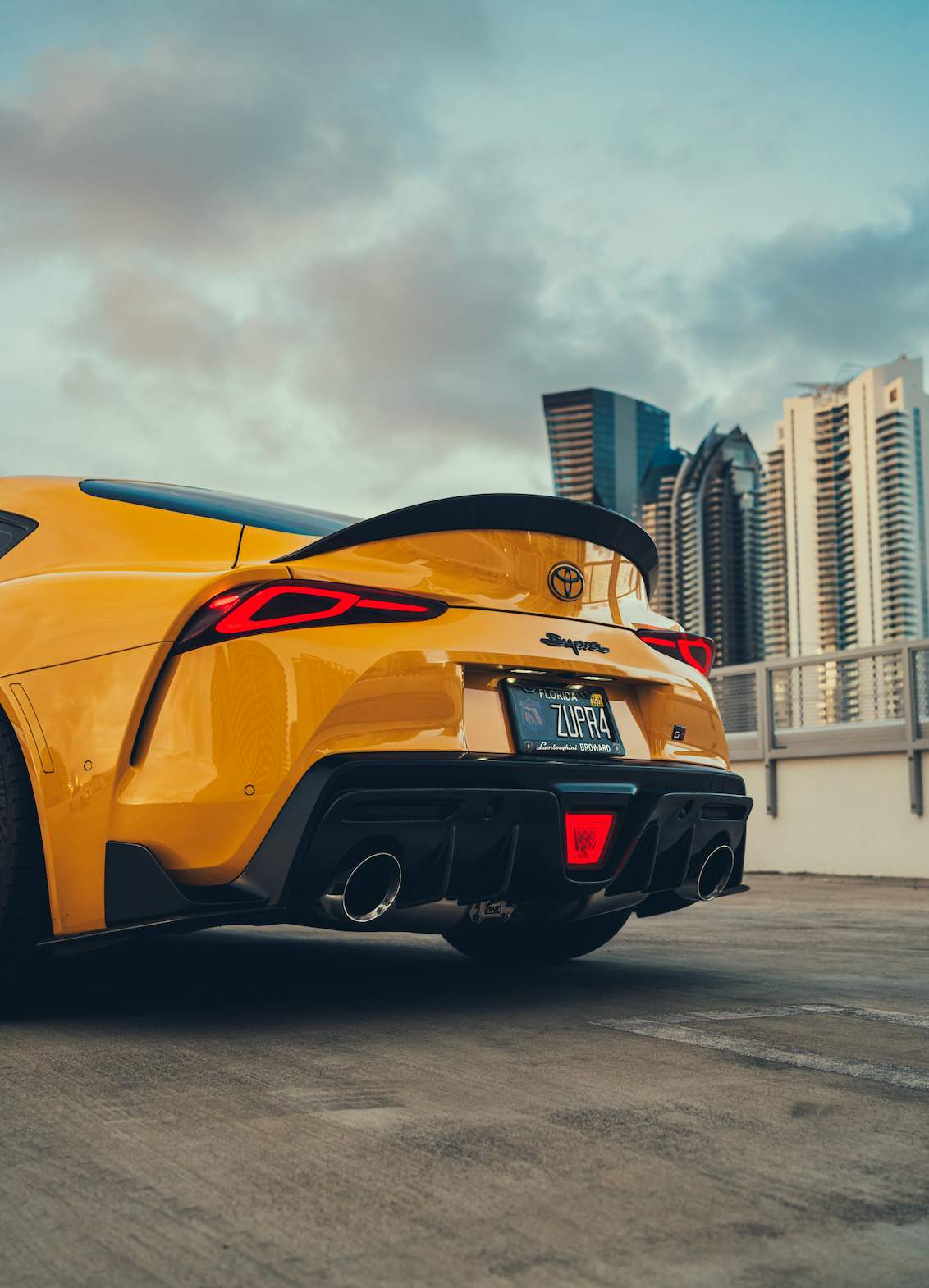 EOS Artisan Style carbon rear ducktail