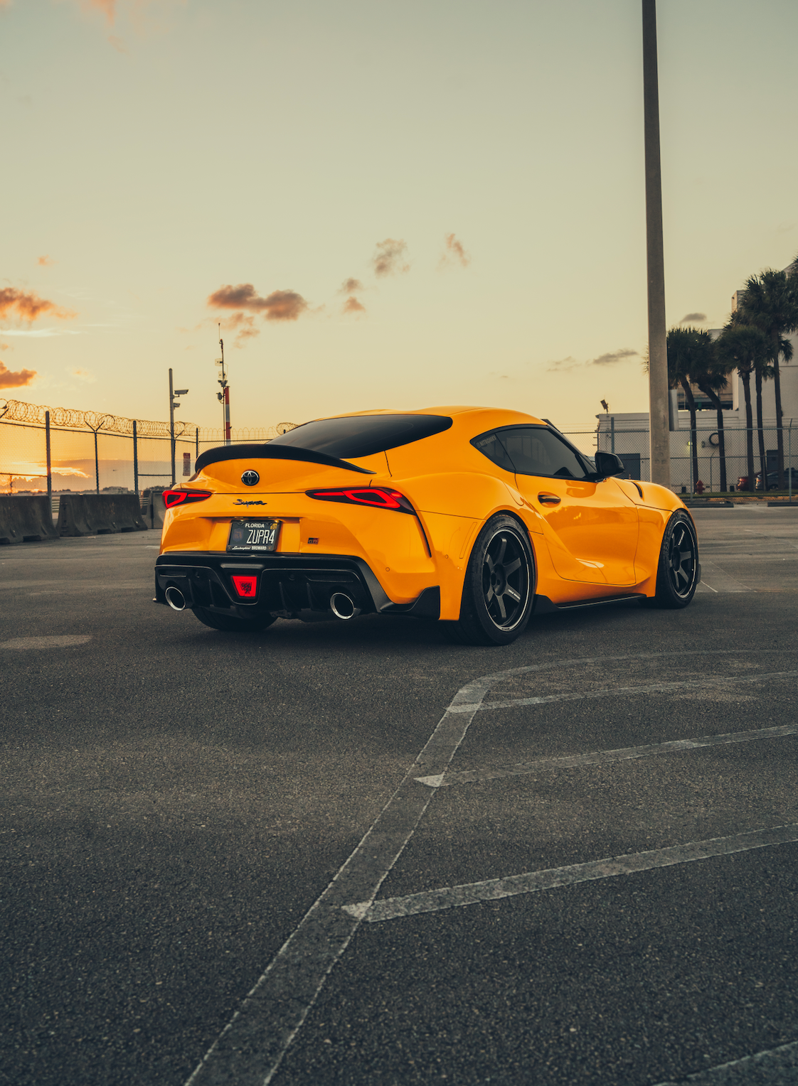 EOS Artisan Style carbon rear ducktail
